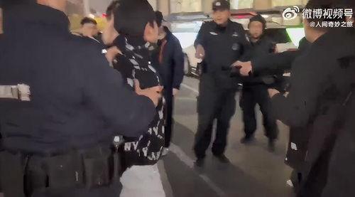 杭州抢劫金店吃瓜群众是真的吗,吃瓜群众的真实存在？