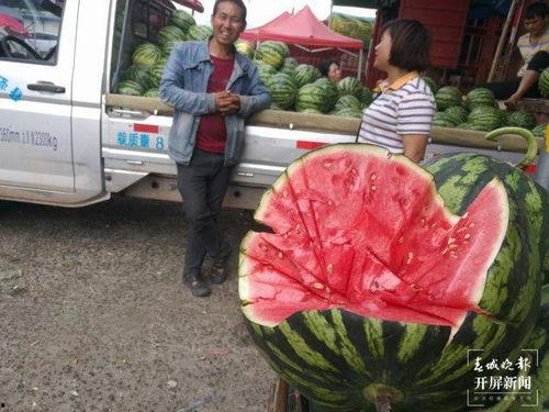 吃瓜群众看热闹出车锅