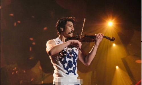 吃瓜群众女友同别的男人看演唱会,吃瓜群众热议情感纠葛