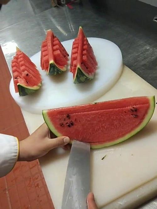 喜欢吃瓜群众心态,揭秘“吃瓜群众”的狂欢心态